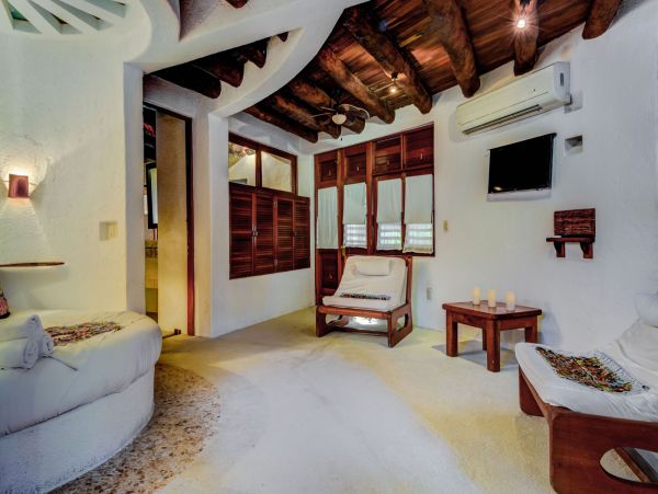 Oceanfront Luxury Vacation Villa in Puerto Aventuras Sleeps 8