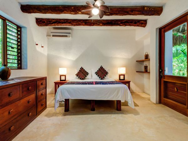 Oceanfront Luxury Vacation Villa in Puerto Aventuras Sleeps 8