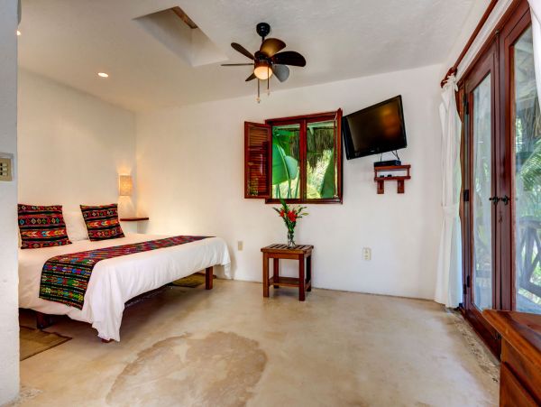Oceanfront Luxury Vacation Villa in Puerto Aventuras Sleeps 8