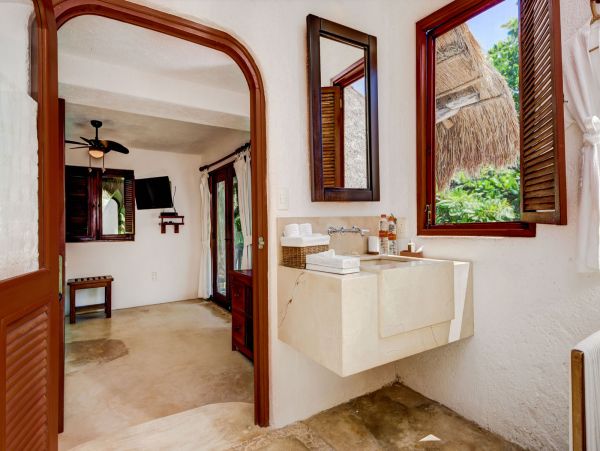 Oceanfront Luxury Vacation Villa in Puerto Aventuras Sleeps 8