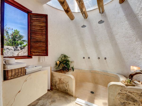 Oceanfront Luxury Vacation Villa in Puerto Aventuras Sleeps 8