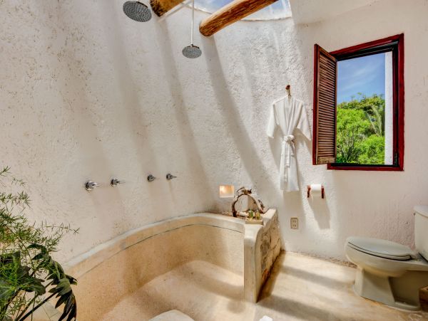 Oceanfront Luxury Vacation Villa in Puerto Aventuras Sleeps 8