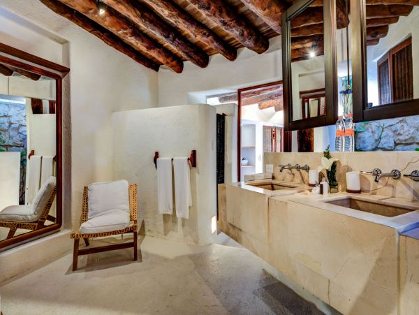 Oceanfront Luxury Vacation Villa in Puerto Aventuras Sleeps 8