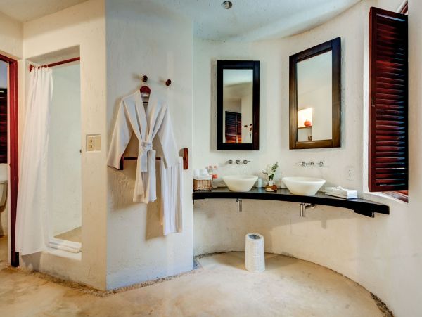 Oceanfront Luxury Vacation Villa in Puerto Aventuras Sleeps 8