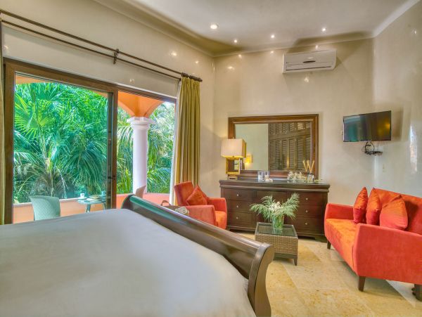 Luxury Beachfront Estate Riviera Maya Staff, Pool Beach