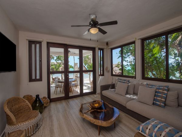 Tulum Beachfront Gem! Ideal for large groups!