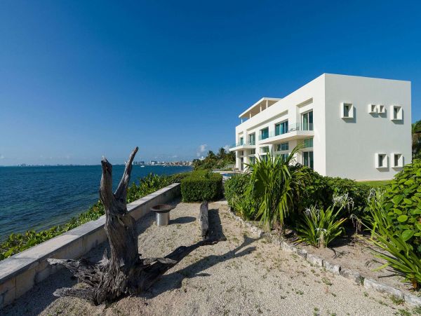 Cancun Beachfront Luxury Vacation Pool Villas Sleeps 15
