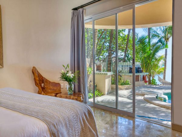 Beautiful Five Bedroom Villa Ocean Front in Soliman Bay