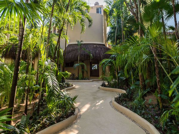 Beautiful Five Bedroom Villa Ocean Front in Soliman Bay