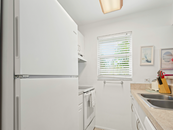 Longboat Key Gulf Front Condo with Direct Access to Beach, Access to Pool and BBQ Areas