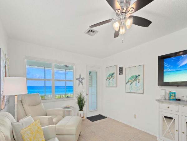 Longboat Key Gulf Front Condo with Direct Access to Beach, Access to Pool and BBQ Areas
