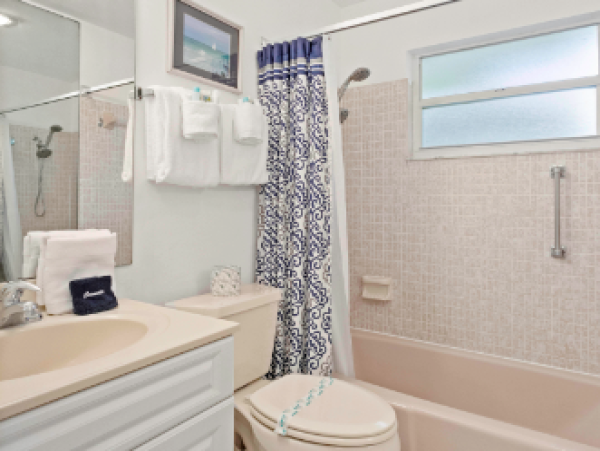 Longboat Key Gulf Front Condo with Direct Access to Beach, Access to Pool and BBQ Areas