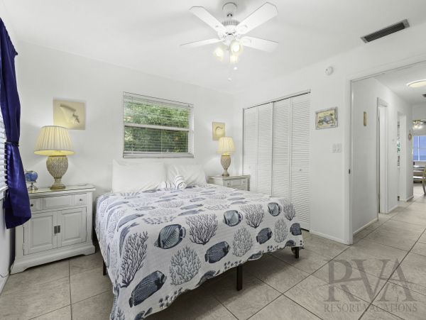 Longboat Key Gulf Front Condo with Direct Access to Beach, Access to Pool and BBQ Areas