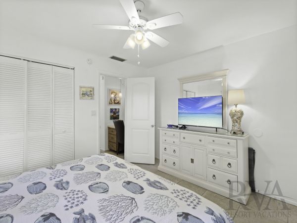 Longboat Key Gulf Front Condo with Direct Access to Beach, Access to Pool and BBQ Areas
