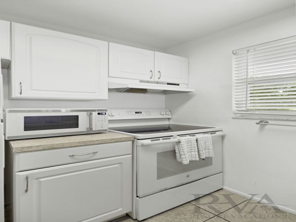 Longboat Key Gulf Front Condo with Direct Access to Beach, Access to Pool and BBQ Areas