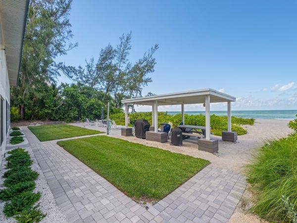 Longboat Key Gulf Front Condo with Direct Access to Beach, Access to Pool and BBQ Areas
