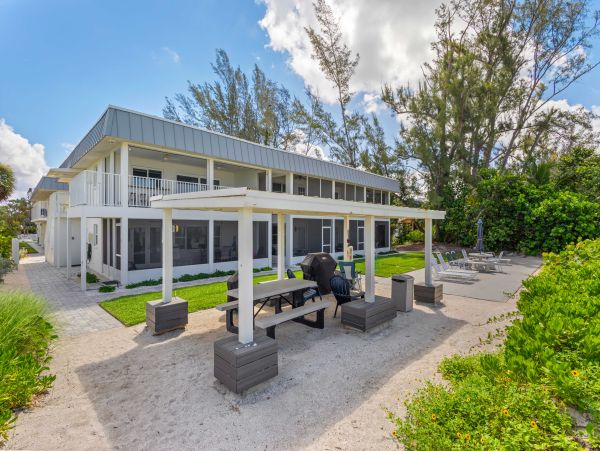 Longboat Key Gulf Front Condo with Direct Access to Beach, Access to Pool and BBQ Areas