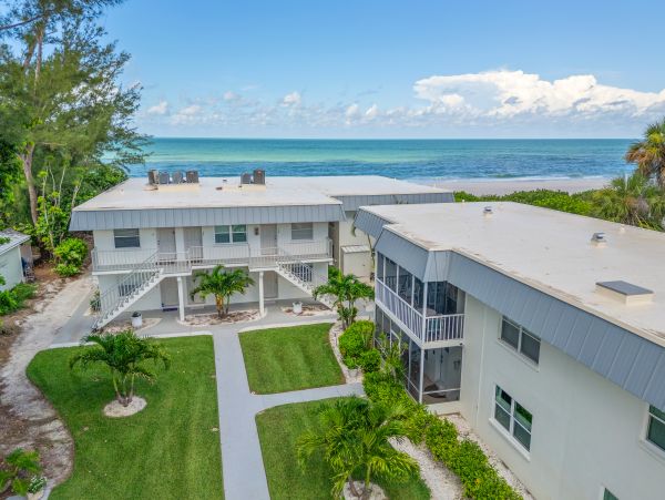 Longboat Key Gulf Front Condo with Direct Access to Beach, Access to Pool and BBQ Areas