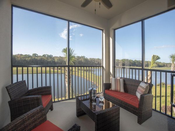 Luxury Stunning Condo in a Scenic Golf Community