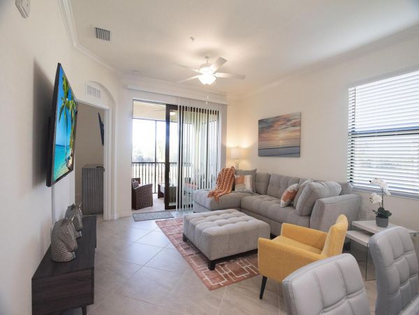 Luxury Stunning Condo in a Scenic Golf Community