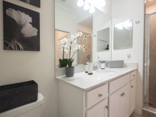 Luxury Stunning Condo in a Scenic Golf Community