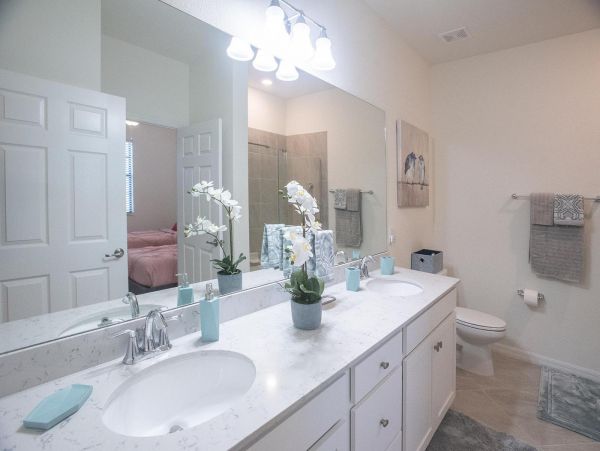 Luxury Stunning Condo in a Scenic Golf Community