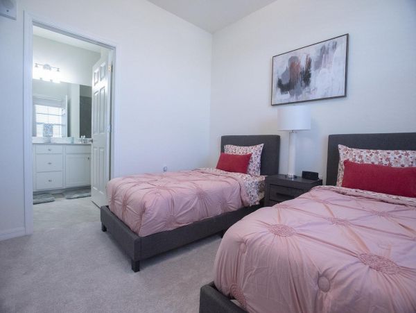 Luxury Stunning Condo in a Scenic Golf Community