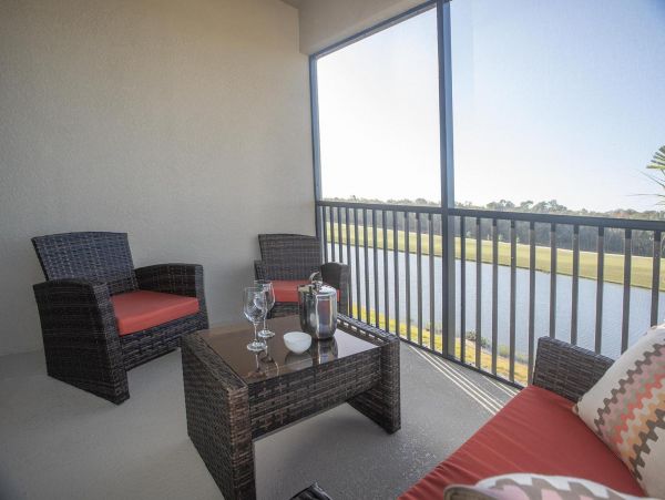 Luxury Stunning Condo in a Scenic Golf Community