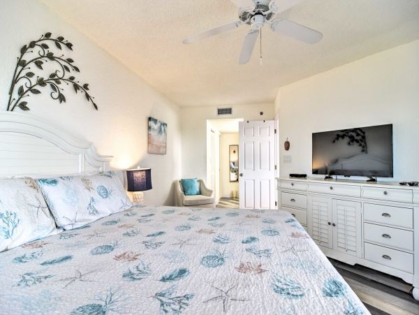 Beachfront Three Bedroom Vacation Rental in Indian Shores