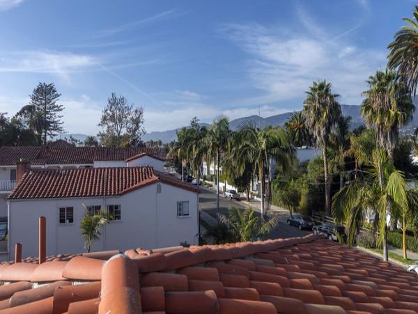 Lovely 2 Bedroom Condo Sleeps 4  Guests in Santa Barbara