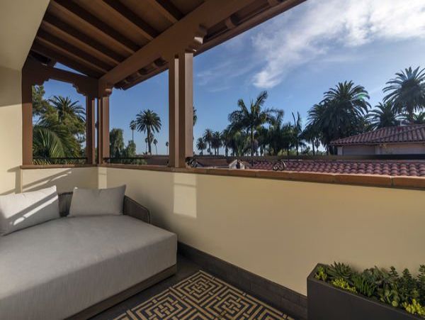 Lovely 2 Bedroom Condo Sleeps 4  Guests in Santa Barbara