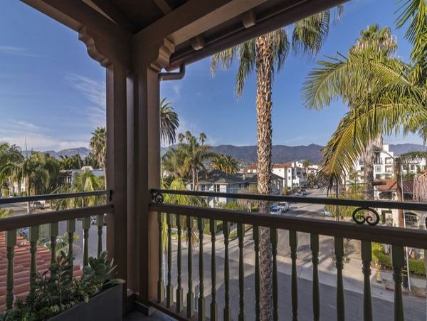 Lovely 2 Bedroom Condo Sleeps 4  Guests in Santa Barbara