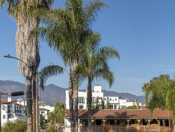 Lovely 2 Bedroom Condo Sleeps 4  Guests in Santa Barbara