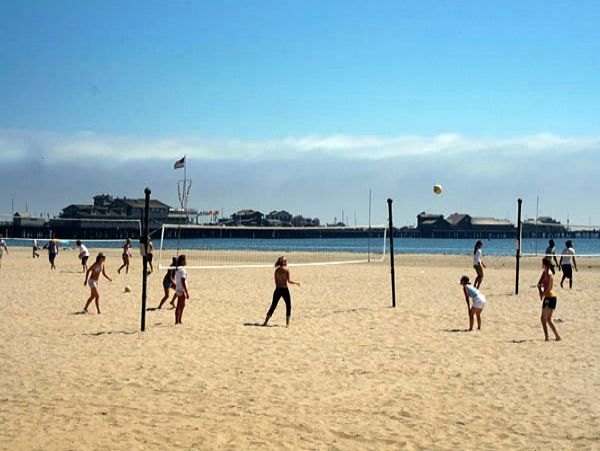 Lovely 2 Bedroom Condo Sleeps 4  Guests in Santa Barbara