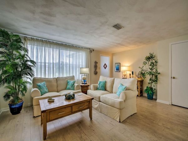 Other Cities  Florida Home 989497