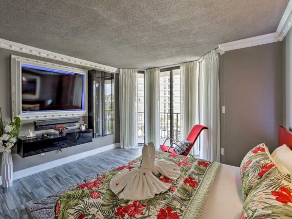 Panama City Beach Condo with Balcony and ocean Views