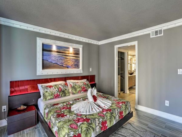 Panama City Beach Condo with Balcony and ocean Views
