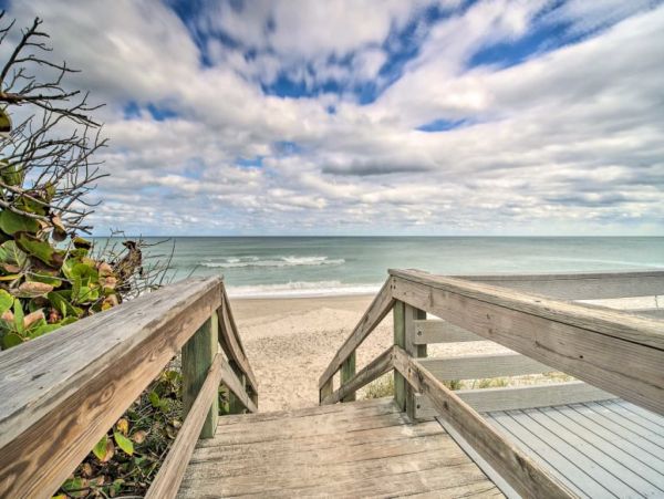 Cocoa Beach Home 989550