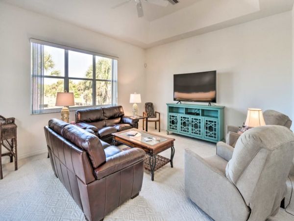 Charming Vacation Home with Pool and Boat Dock 6 Guests