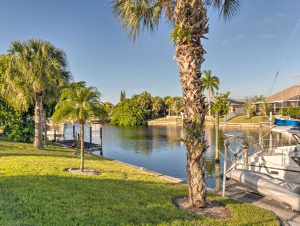 Charming Vacation Home with Pool and Boat Dock 6 Guests