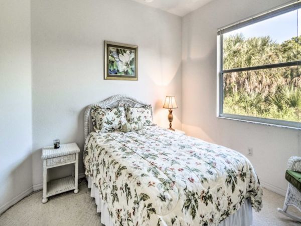 Charming Vacation Home with Pool and Boat Dock 6 Guests