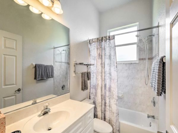 Charming Vacation Home with Pool and Boat Dock 6 Guests