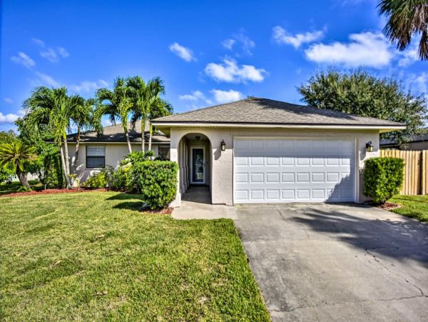 Cocoa Beach Home 989568