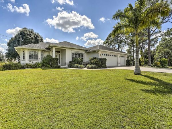 Fort Myers Home 989581