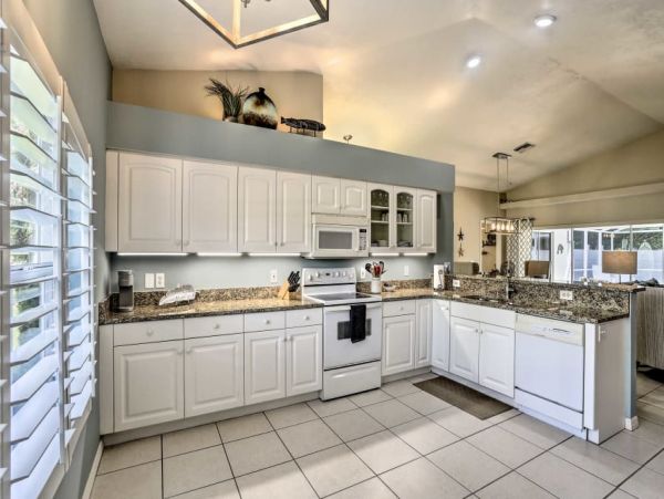 Fort Myers Home 989581