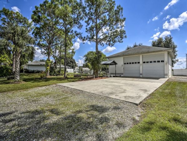 Fort Myers Home 989581