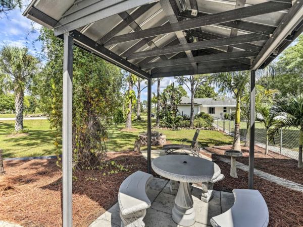 Fort Myers Home 989581