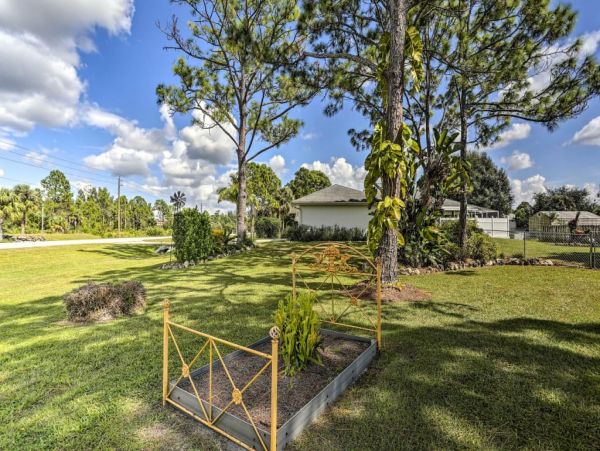 Fort Myers Home 989581