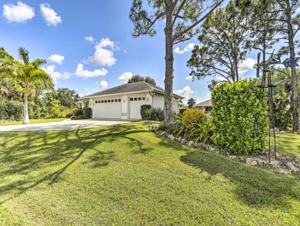 Fort Myers Home 989581