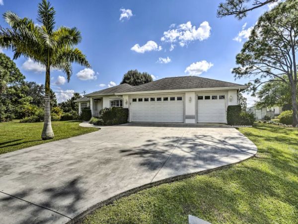 Fort Myers Home 989581